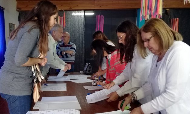 Entrega del Fondo Solidario a escuelas y centros de salud