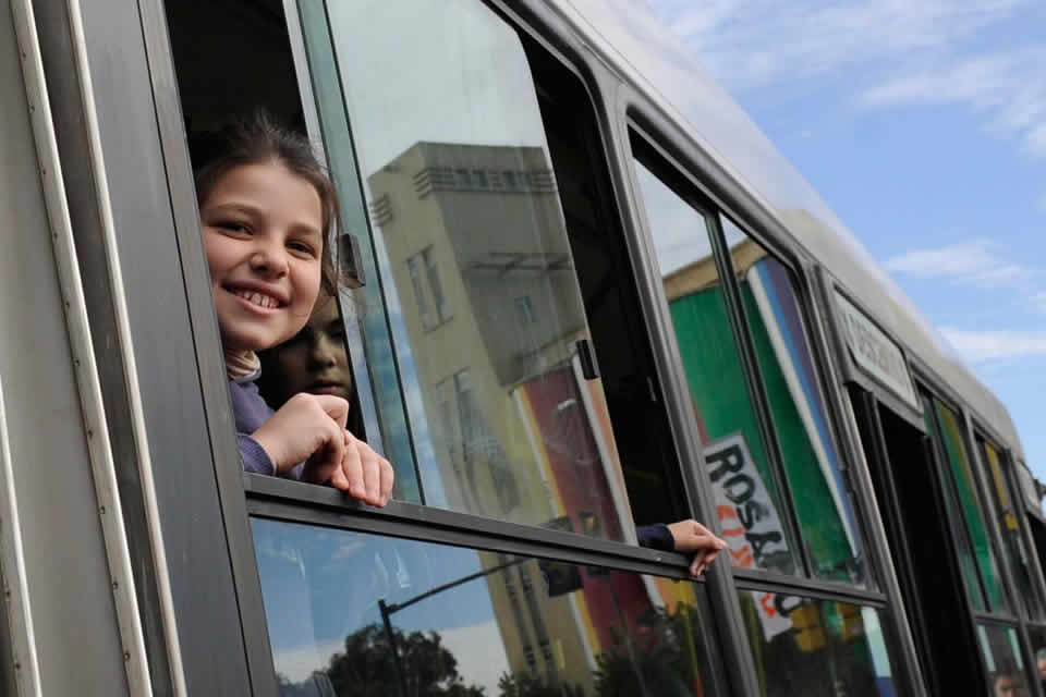 El gobernador Omar Perotti oficializó la creación del boleto educativo gratuito en el ámbito de la provincia