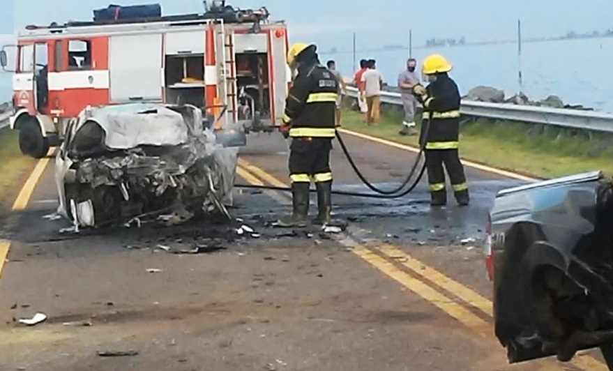 Tres personas murieron calcinadas en grave accidente en Ruta 7