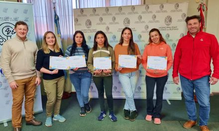 Entrega de certificados del curso “Herramientas para la presentación Laboral”