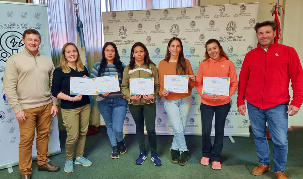 Entrega de certificados del curso “Herramientas para la presentación Laboral”