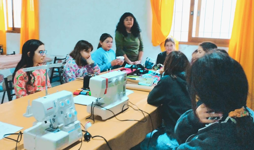 Arrancó el Taller de Costuras para niños