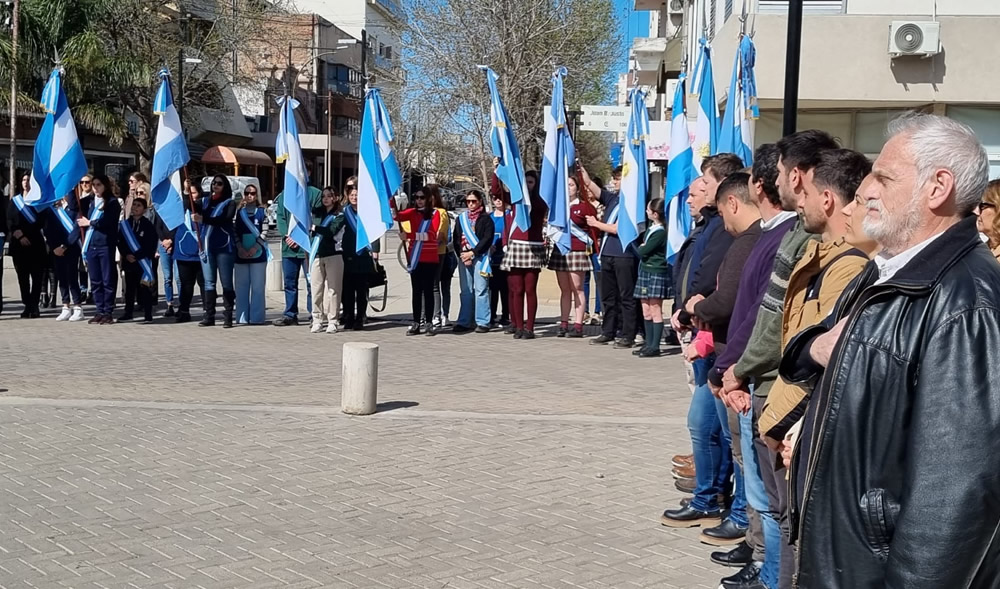 Celebración del Día del Maestro en Plaza Sarmiento